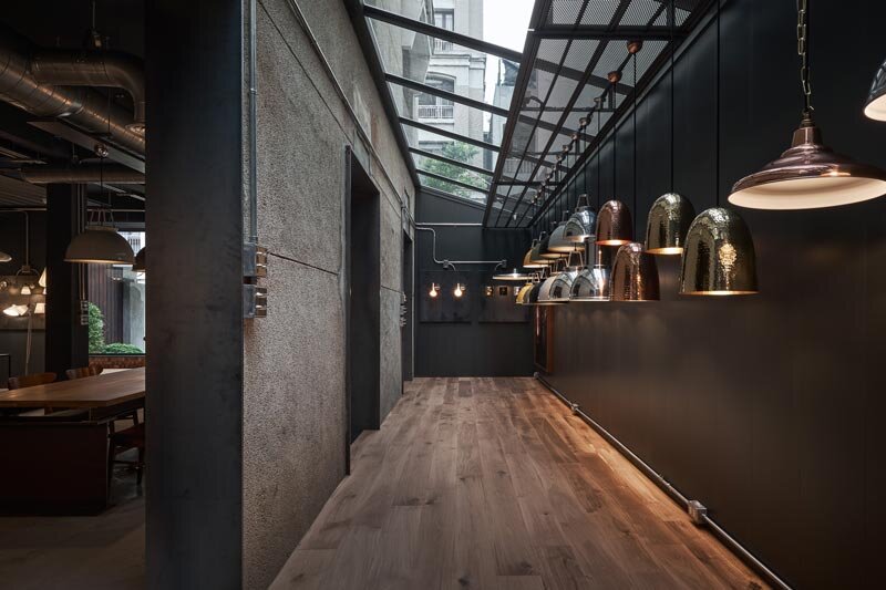 曲徑深處流淌的曖曖微光，宛如博物館的光之藝術：英國燈飾品牌Original BTC 落腳飄散桂花香的台中老宅 — Hey!Cheese-15