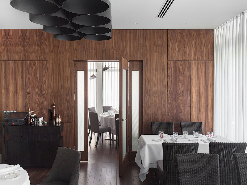 莫斯科 Semifreddo 餐厅 | 砖墙裸露,简约精致-28