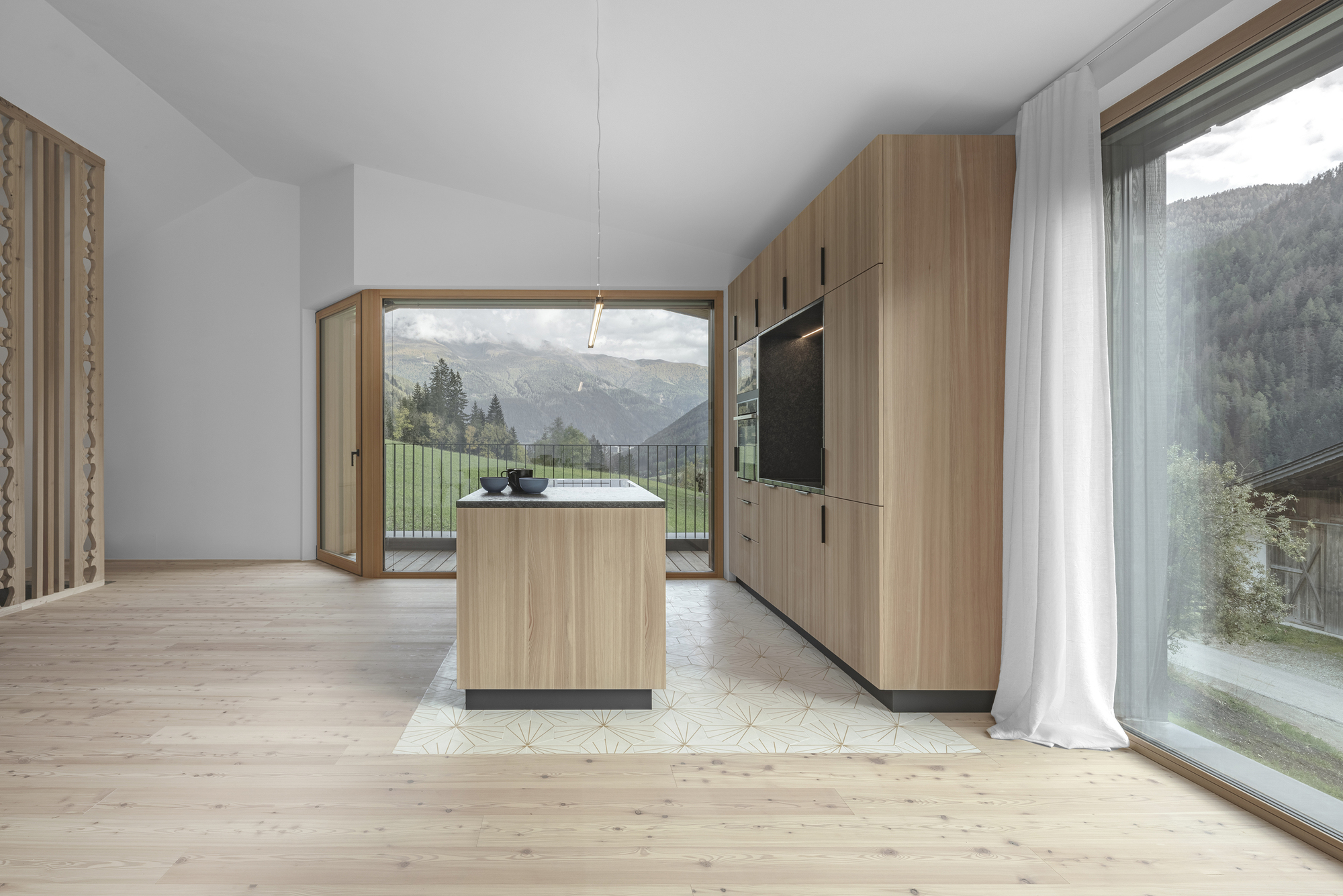 齐尔霍夫带客厅丨意大利丨NAEMAS Architekturkonzepte-19