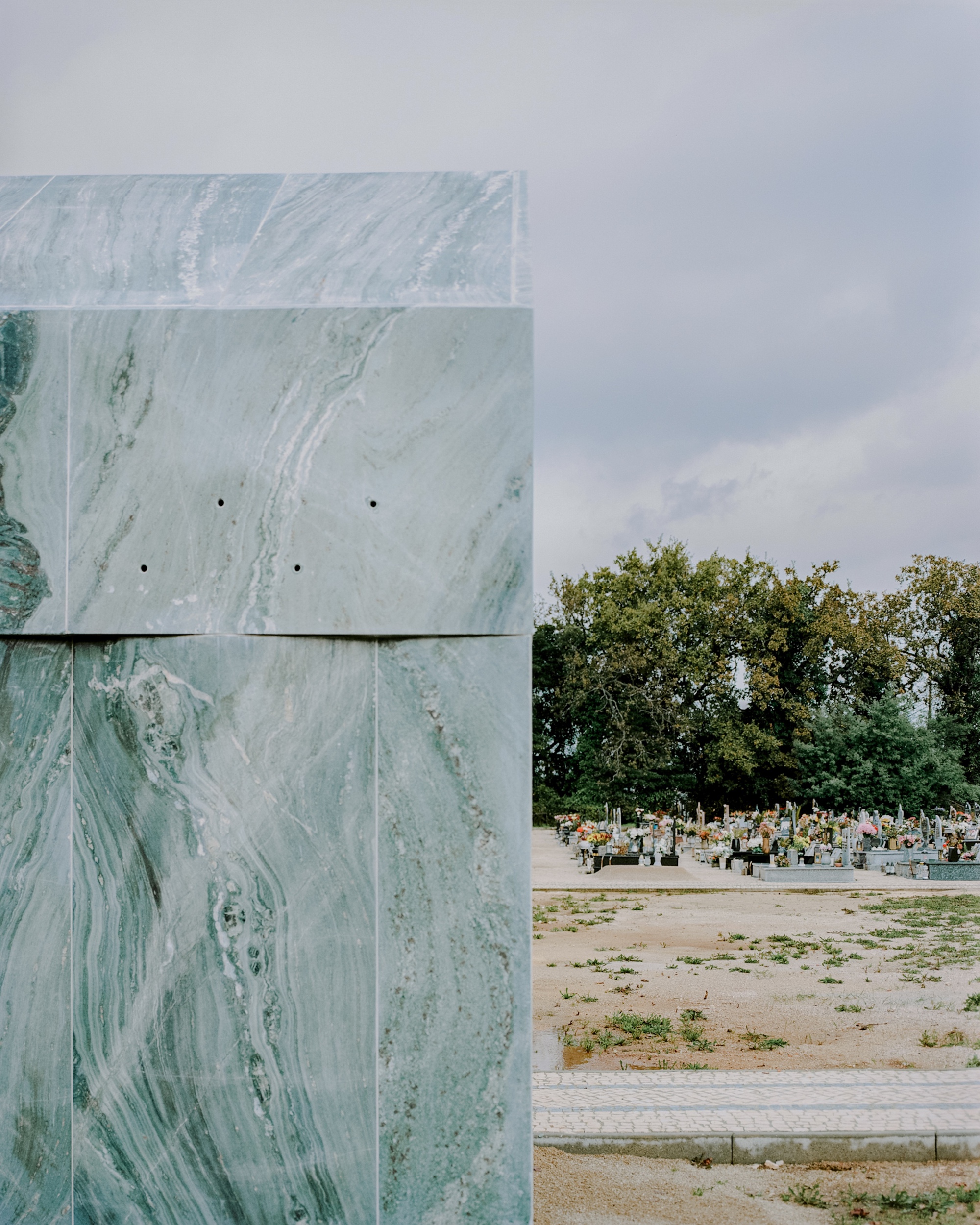 科英布拉的家族墓地丨葡萄牙丨Comoco Arquitectos-30