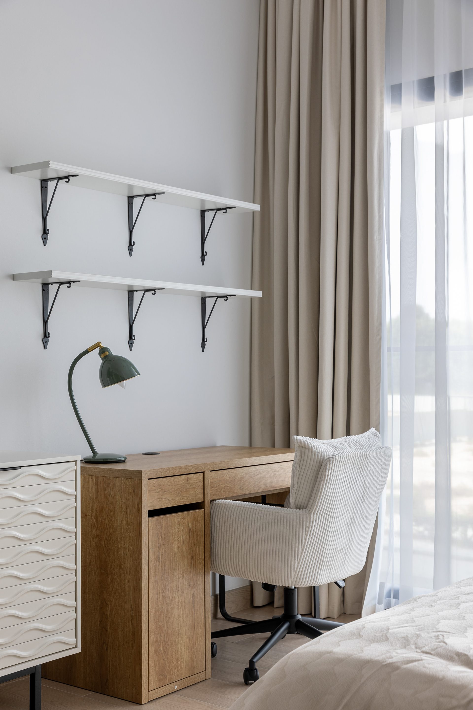 带木质元素的白色工作室公寓-14