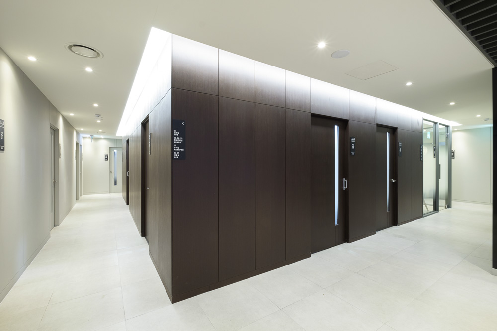 现代高级感 107 平米医院室内设计案例-6