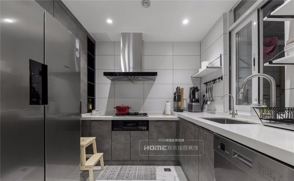 灰色调北欧风,打造花艺 90 后夫妇的诗意家居-38