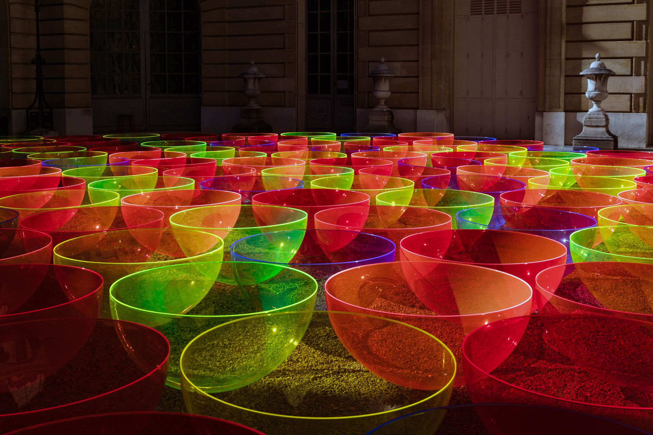 亚克力碗组成的彩虹装置-29