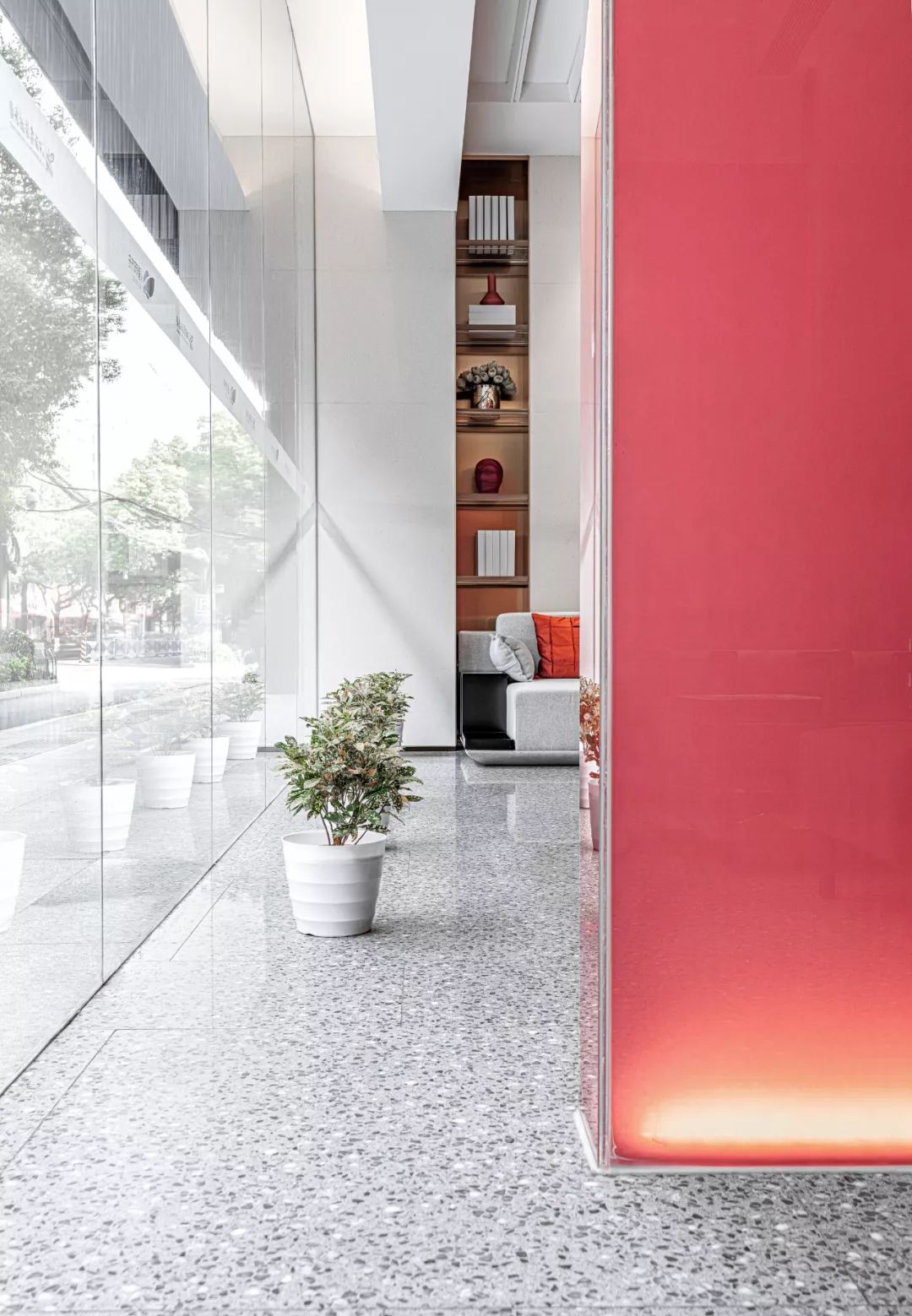 江旅都市方舟营销中心 | 红灰碰撞的年轻活力空间-32