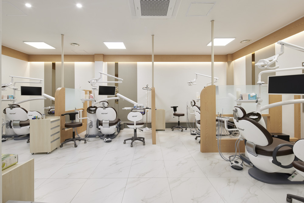 白色与木质，打造温馨的 57 平米牙科诊所-10