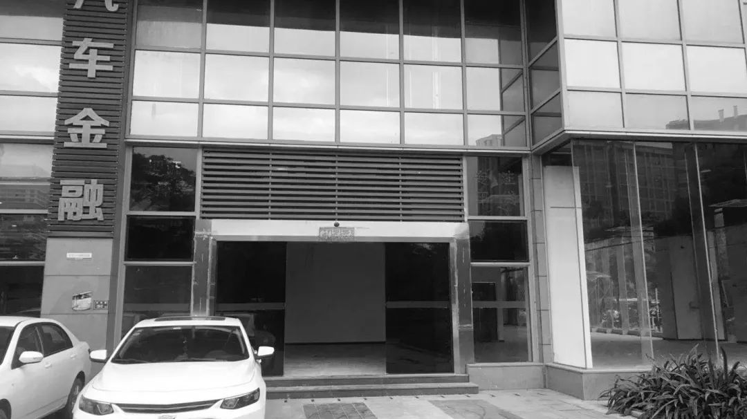 厦门 RAVA 旗舰店 | 现代简约美学空间-15