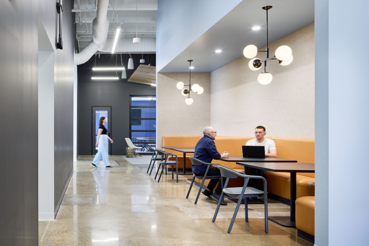 Front Row Sales and Marketing Offices by Studio BV-18