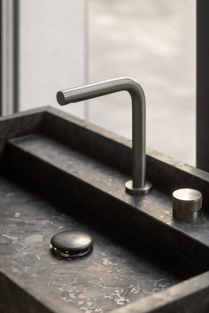 E·张力工作室(注:E推测为特定指代,tension常见意为张力 ,atelier意为工作室 ,具体需结合实际情况确定) 丨乌克兰基辅-31