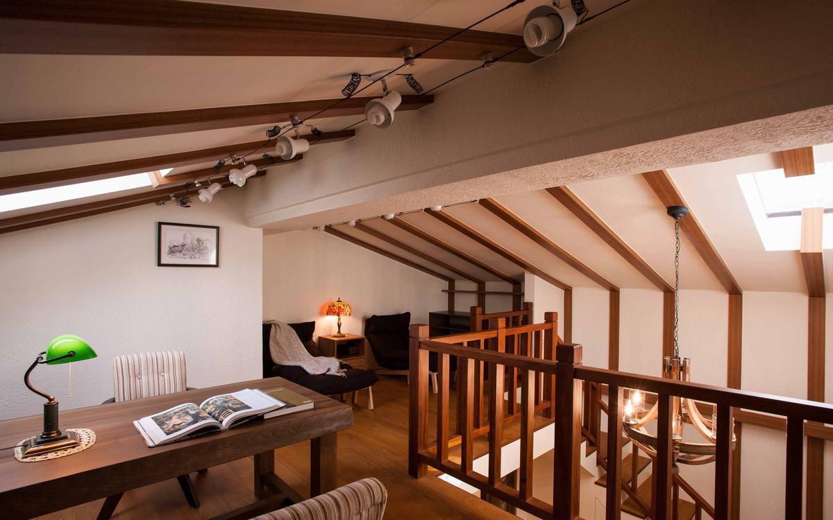 李干才打造乡村风情别墅 | 书香红砖壁炉,自然木头书柜-14