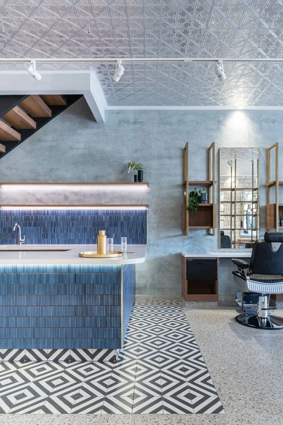 轮廓分明发型沙龙-27