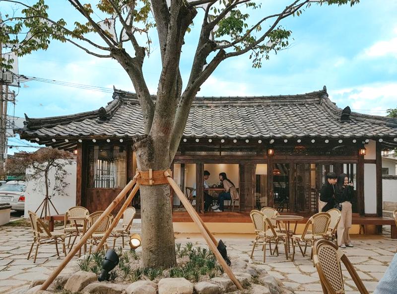 韩屋咖啡厅 | 250 平韩屋改造的室内设计奇迹-9