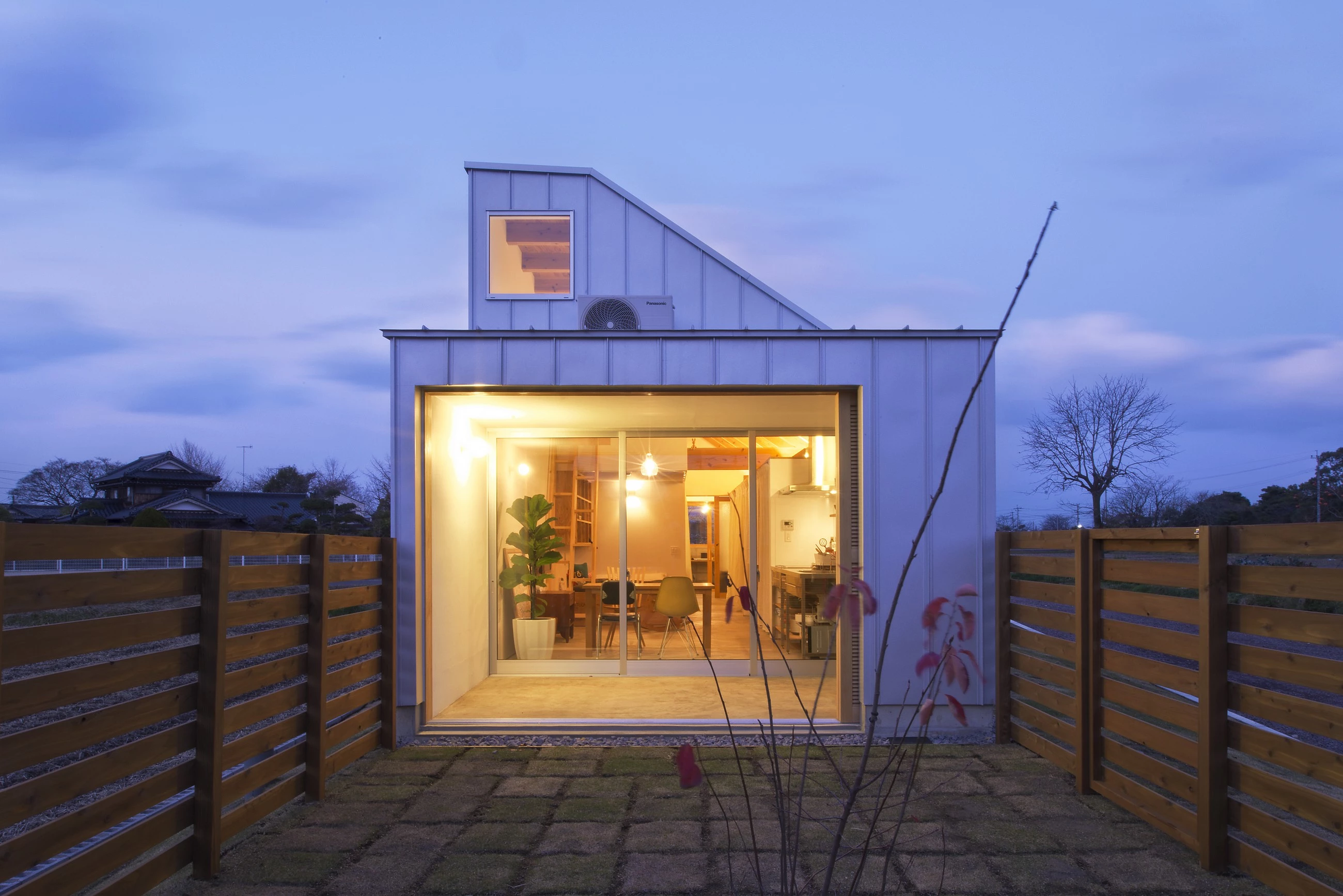 日本稻田中的“狗沙龙”住宅-6