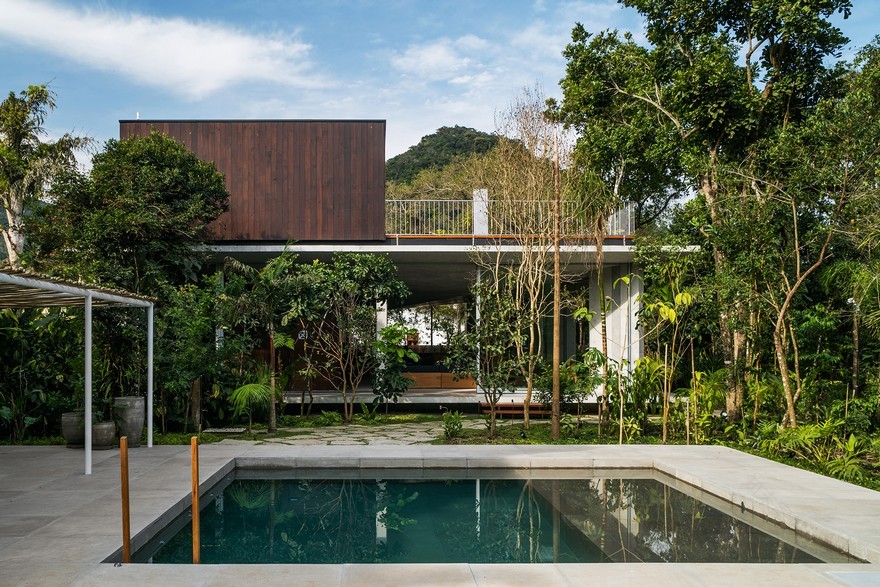 Itamambuca Beach House Surrounded by a Dense and Rich Rainforest Vegetation-18