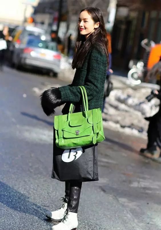 2017 流行色草木绿,这样穿让你远离路人-70