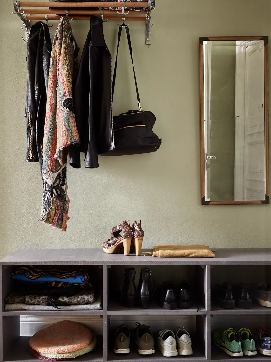 瑞典老建筑里的温馨复古公寓-18