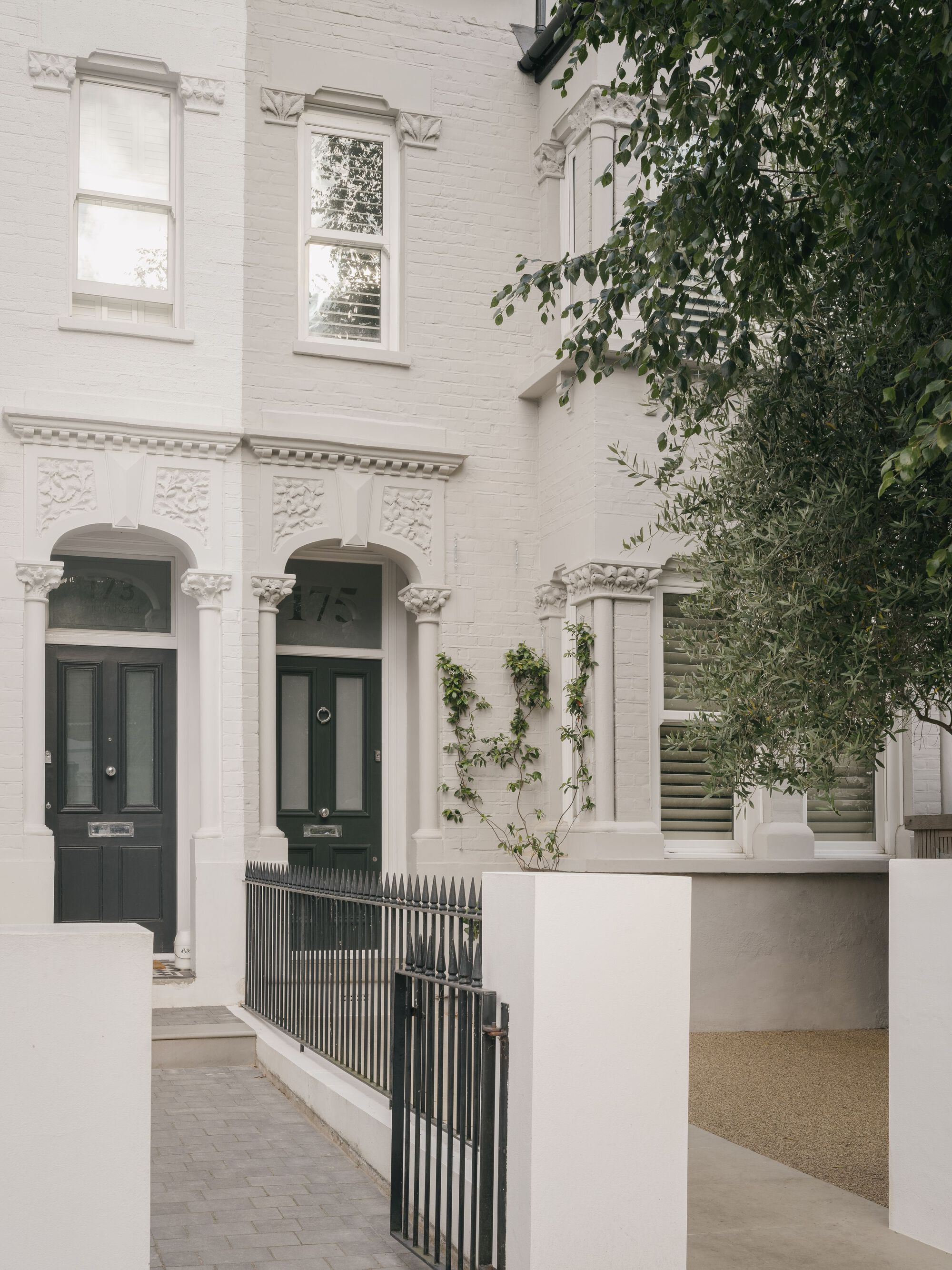 光隙间洒下光影的家庭住宅(注:komorebi是日语外来词,指从树叶缝隙间洒下的阳光) 丨英国伦敦丨ConForm Architects-66