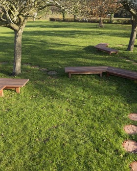 Orchard Benches(果园长椅)