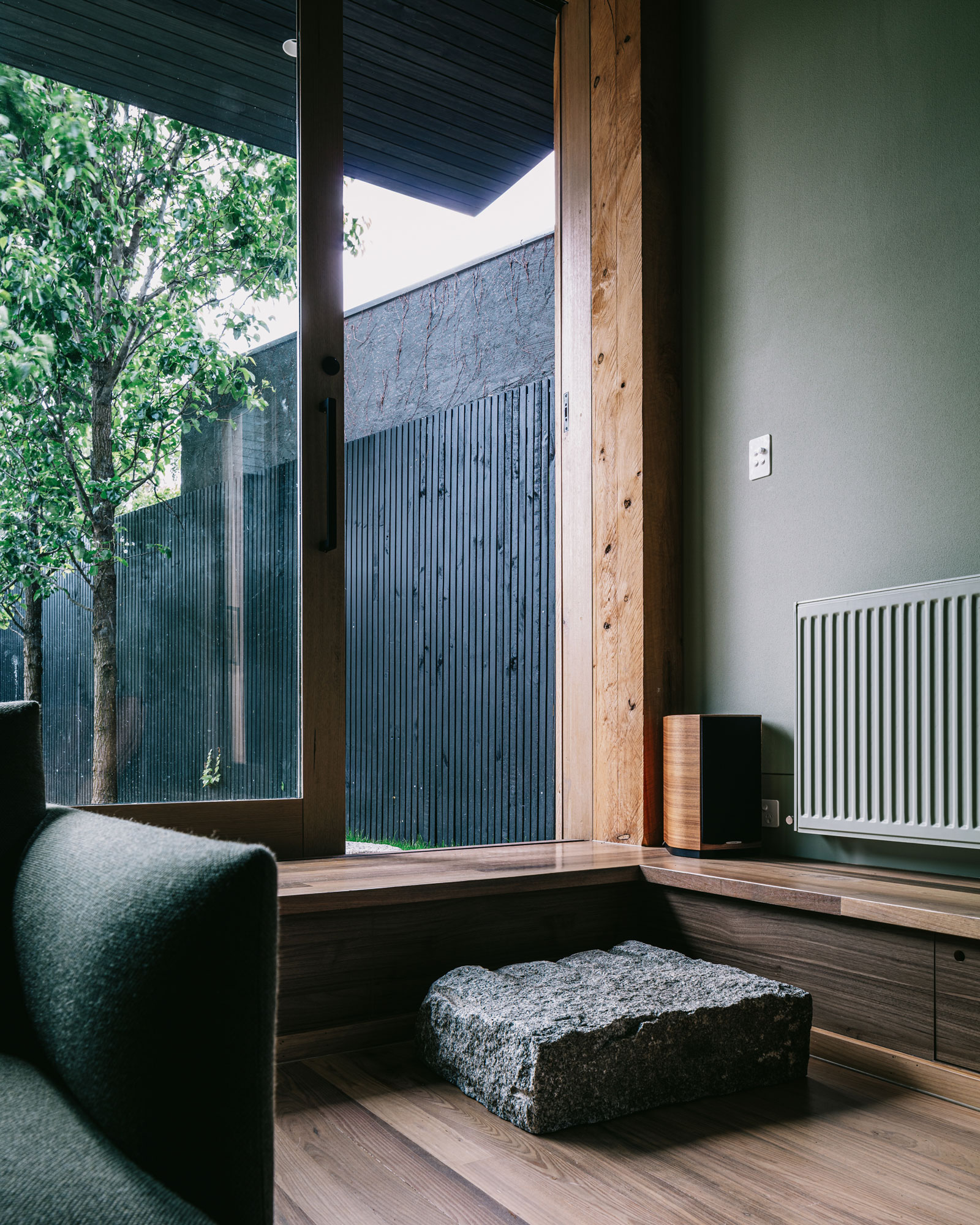 自然的温暖 · 埃尔伍德住宅丨澳大利亚丨B.E Architecture-15