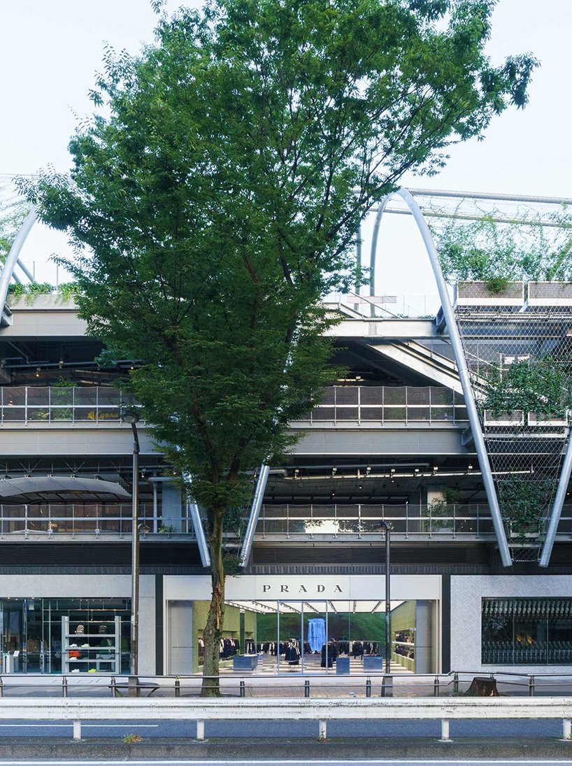 东京 Prada Miyashita Park 店,OMA 打造梦幻极简空间-14