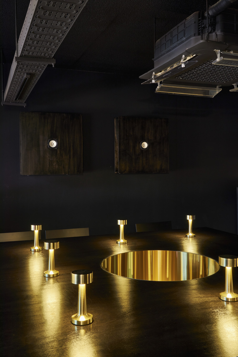 现代高级 26 平酒庄设计，演绎黑白色调的魅力-9