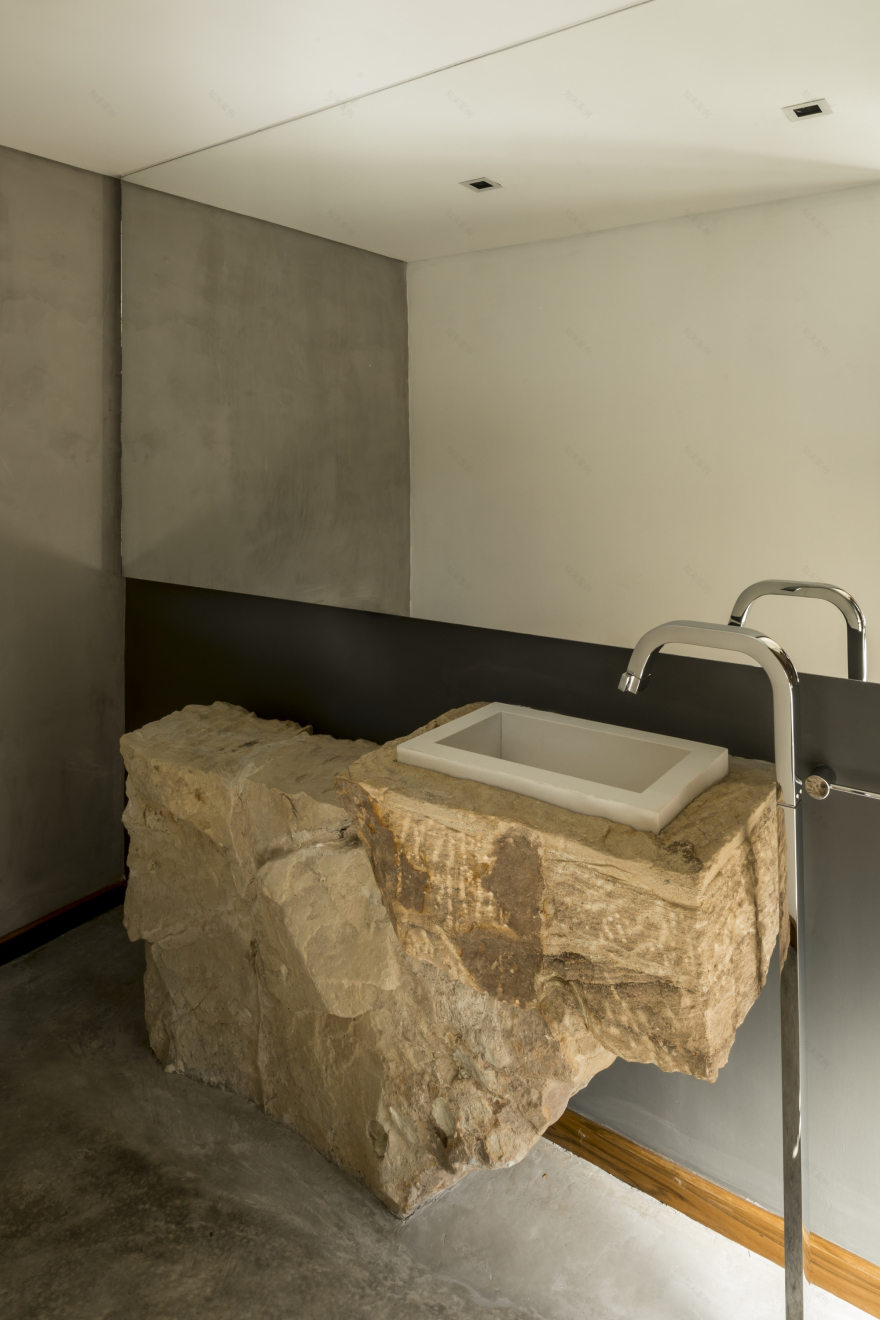 岩石与水的交融——Peak House 别墅设计-26