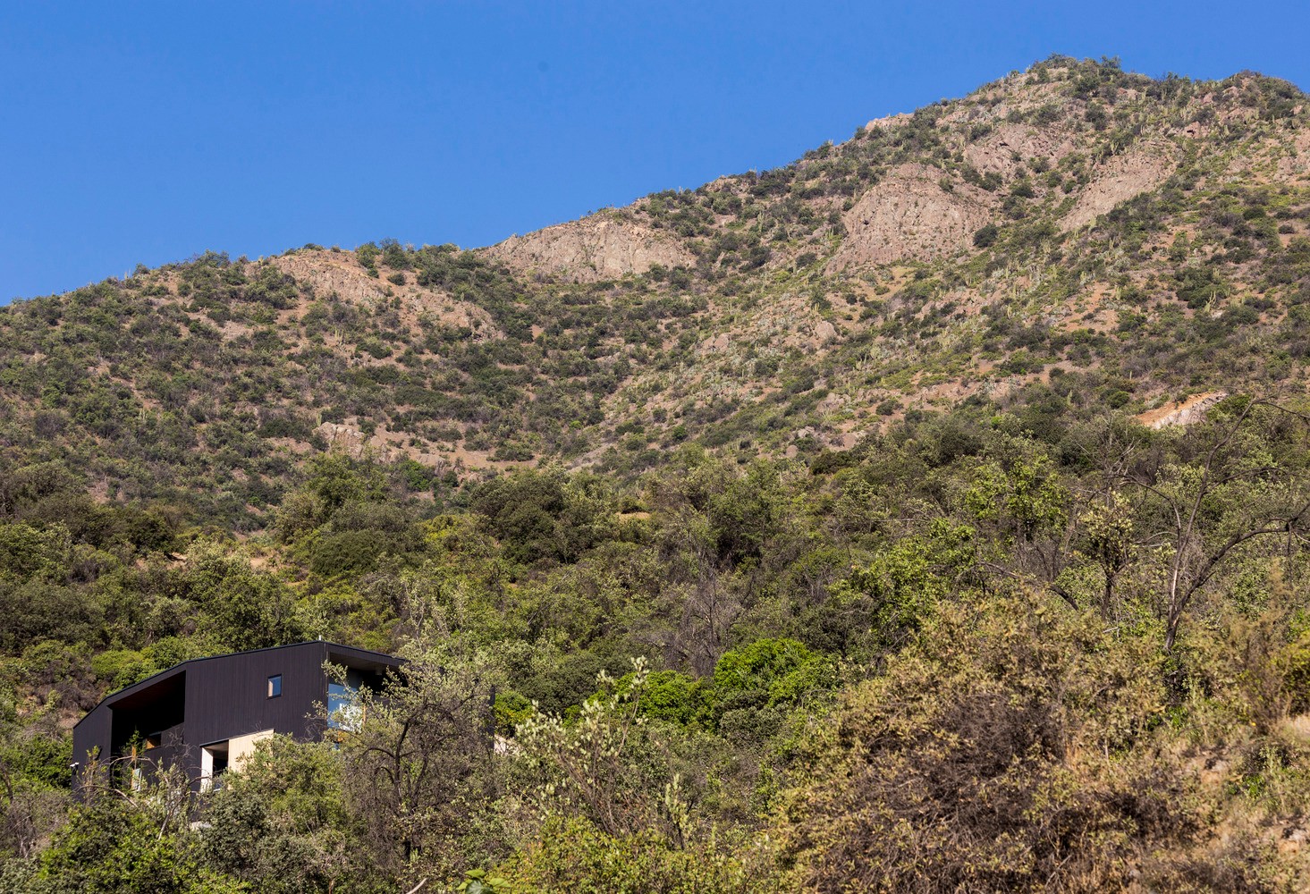 智利山间住宅，自然与人工的和谐共生-1