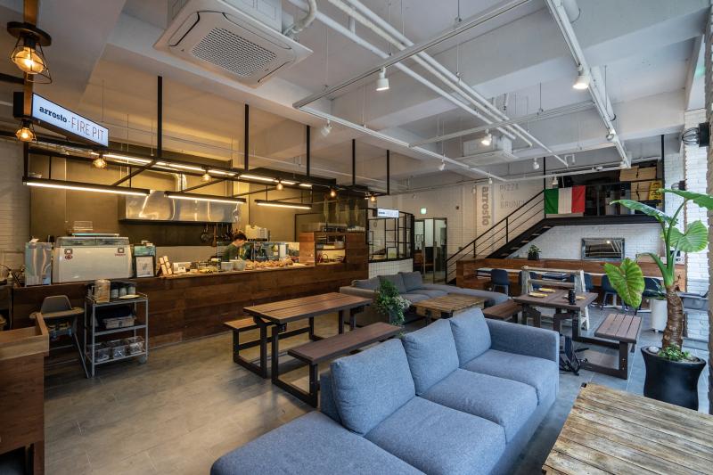 现代简约 40 平米咖啡厅室内设计案例-2