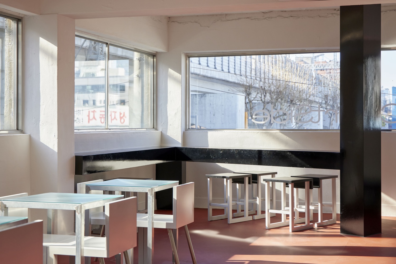 首尔 CourtSide Café 空间设计丨韩国首尔丨TCTC 设计工作室-12