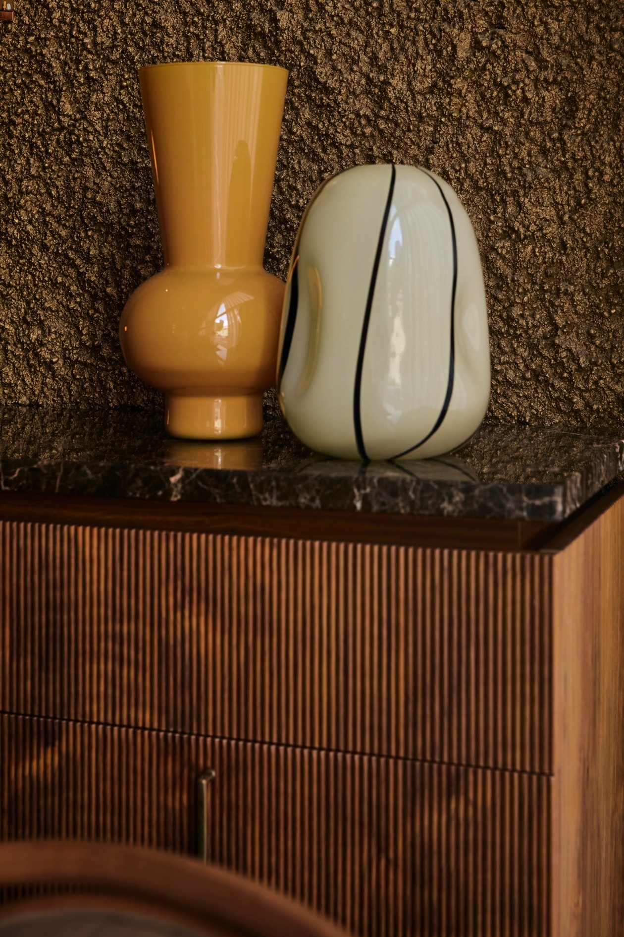 KICK.OFFICE | 一家用色大胆的餐饮空间-16