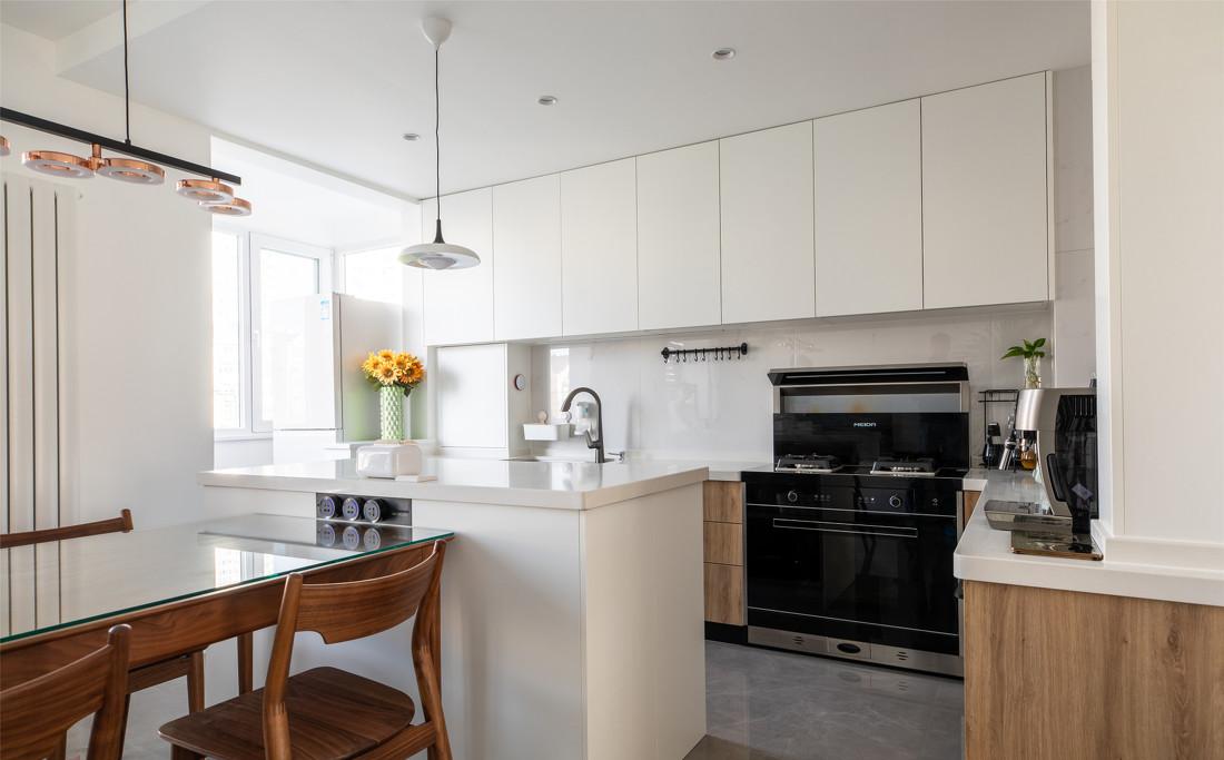 悬浮壁柜打造多彩客厅-22