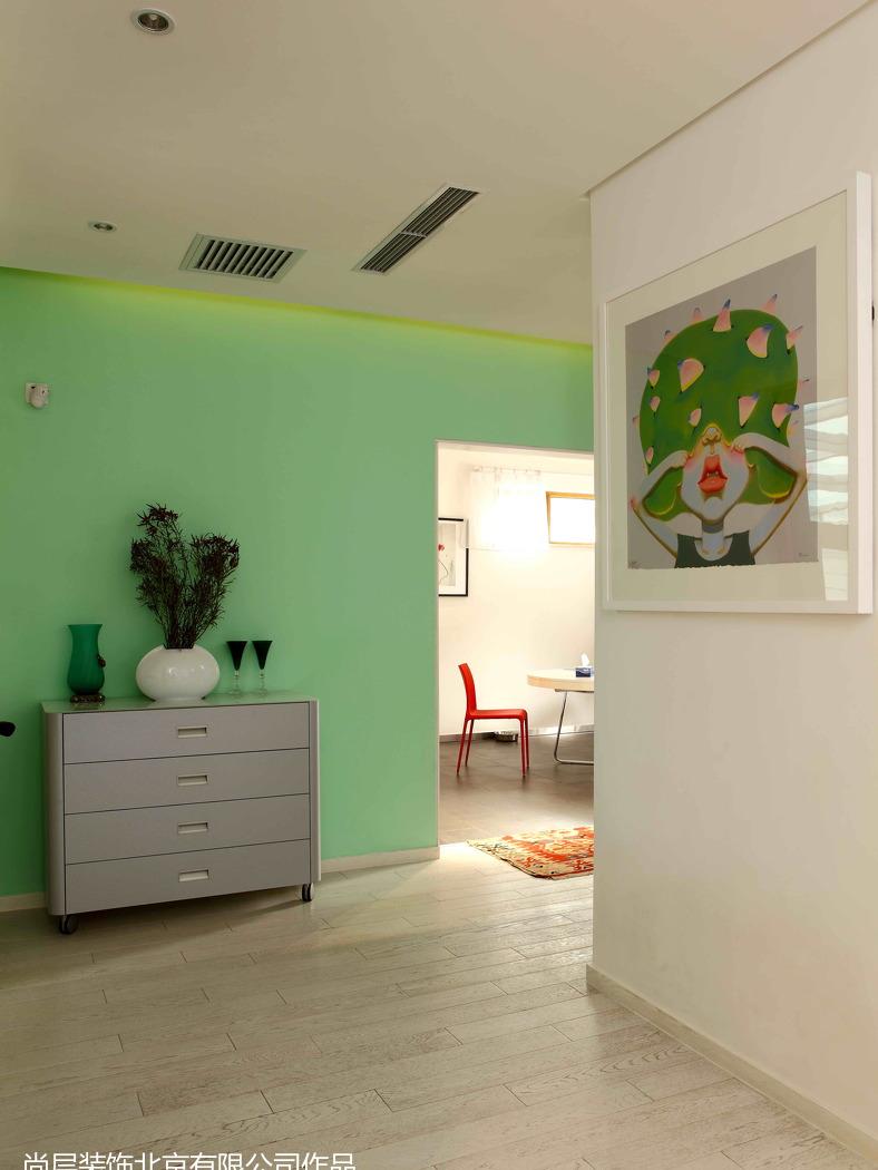 别处生活 | 白桌红椅的餐区与采光下沉庭院-14