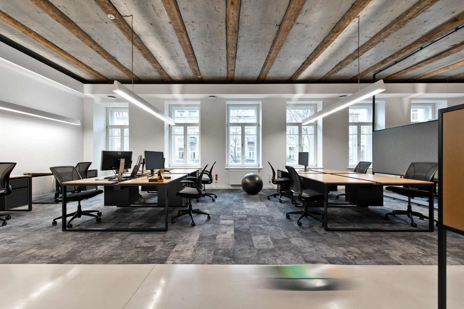 维尔纽斯 Treatwell 办公室,历史建筑中的现代美学空间-28