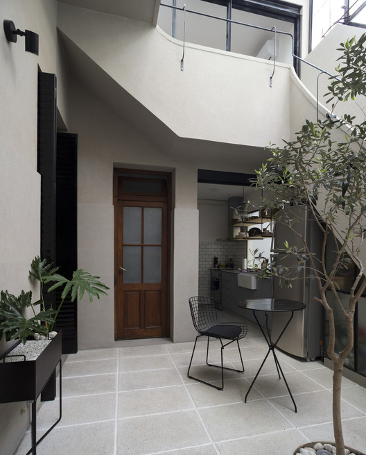 中庭公寓的透明改造-25