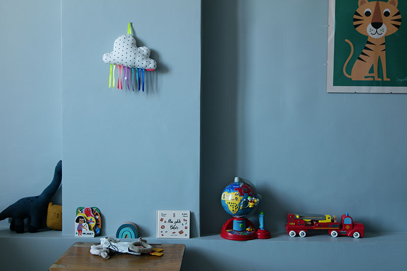 波尔多一个富有创意的家庭带有古典风格装饰的深色调公寓-14