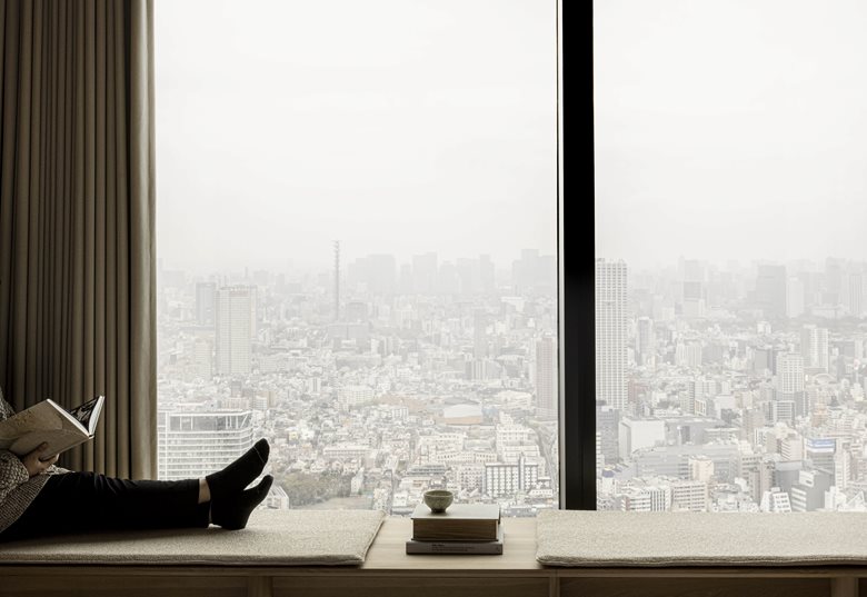 传统现代文化结合的japandi风酒店顶楼寿司餐厅和水疗中心设计-33