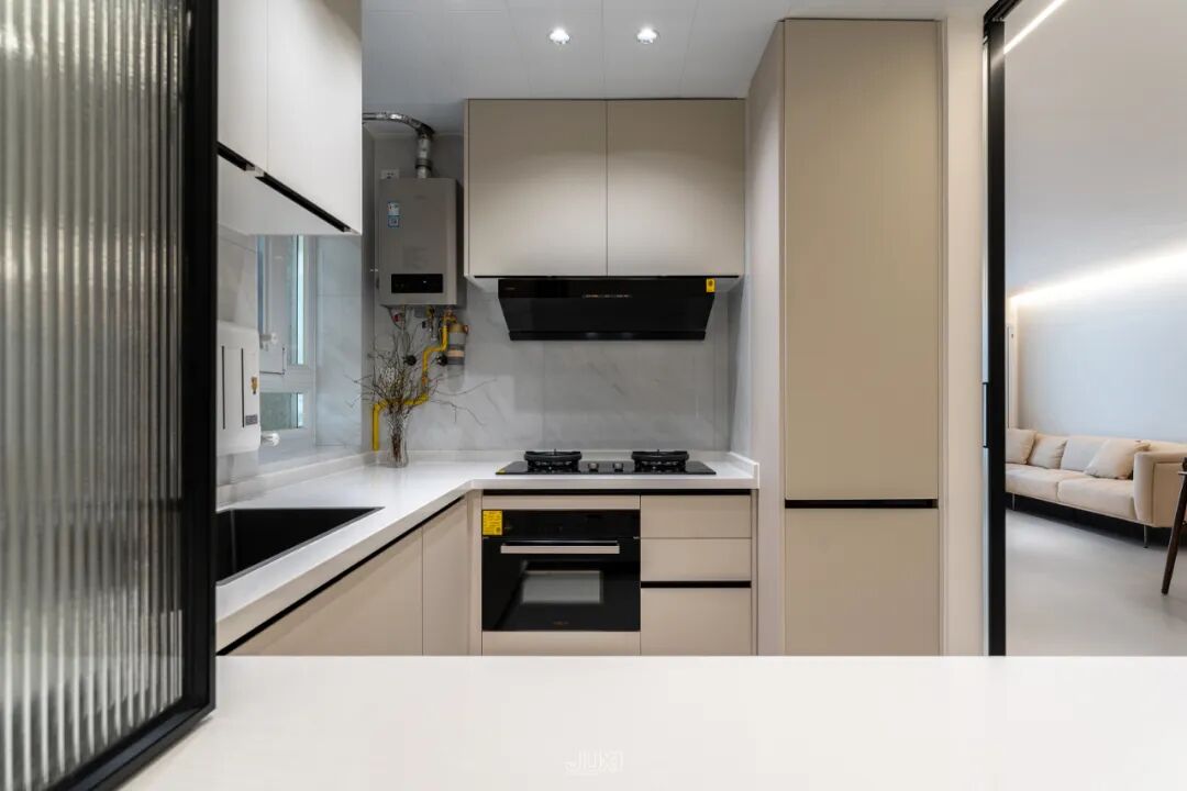 「原创案例」同色系的高级感，可以折叠的厨房解锁光影流动-50