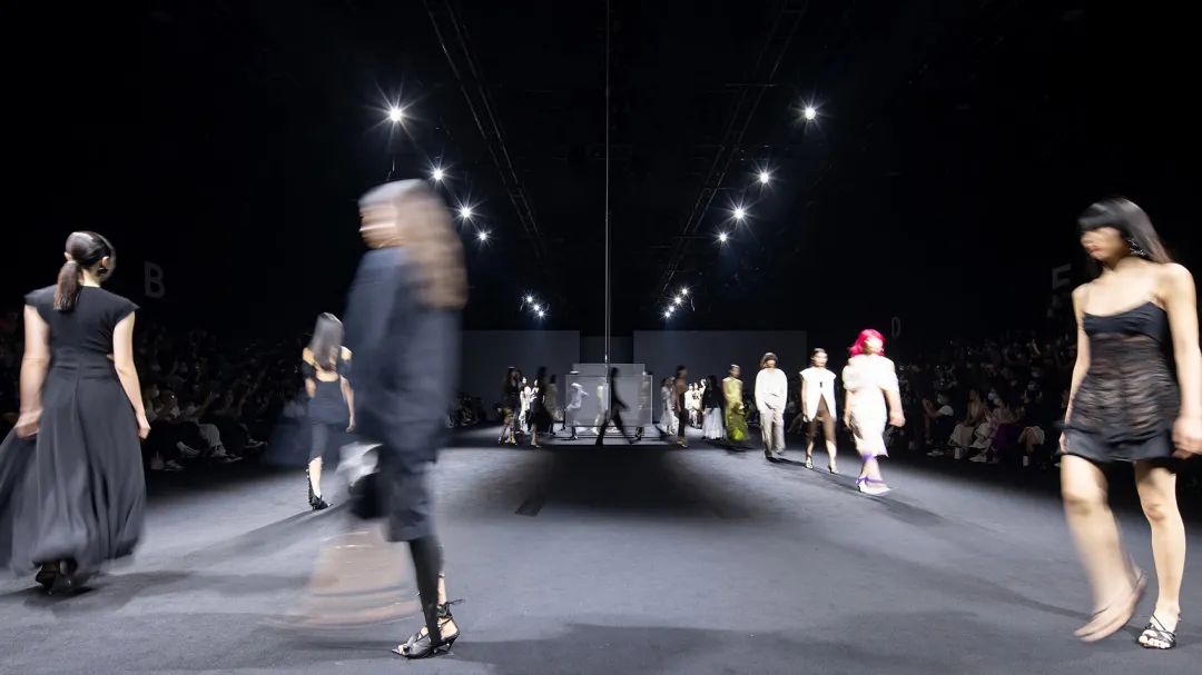 诗意的切割空间·上海时装周秀场设计丨中国上海丨好似飞行-44