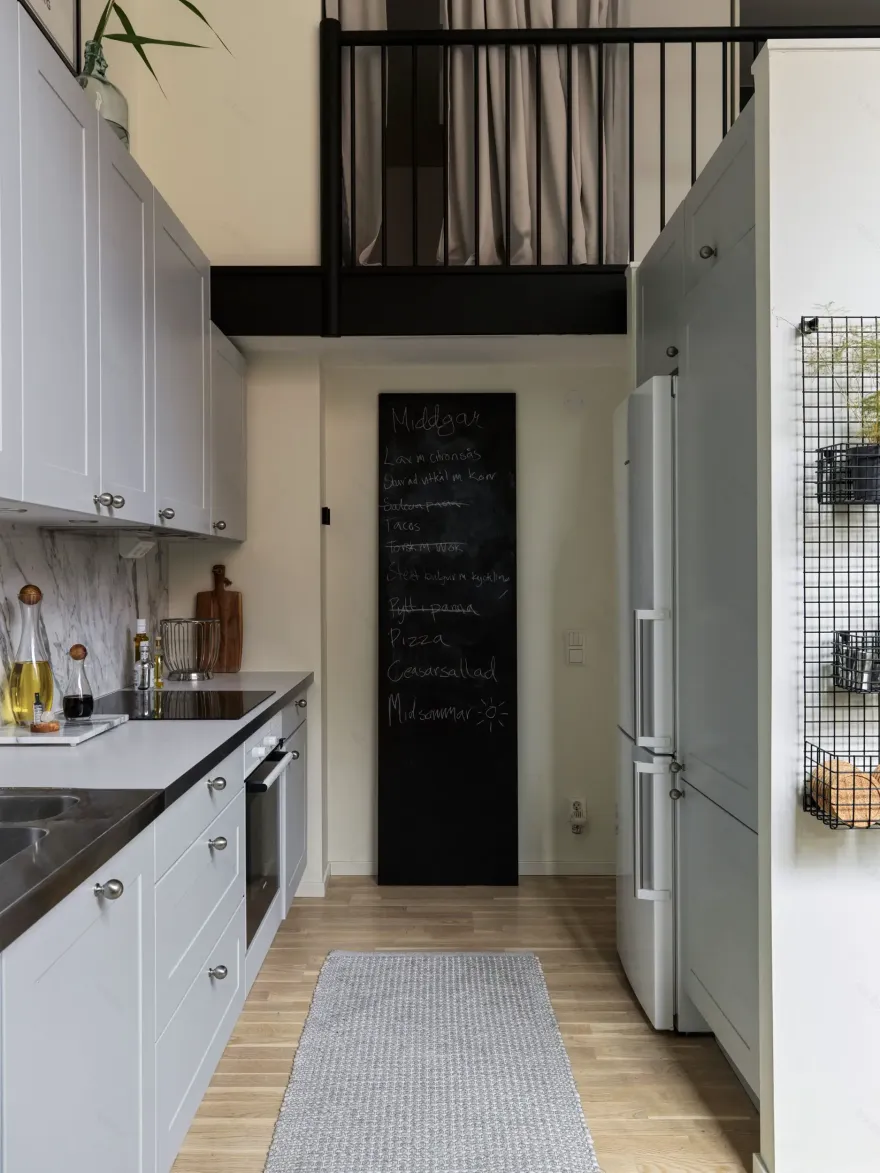 瑞典工业风迷你复式小 loft,绿色点缀完美空间-10