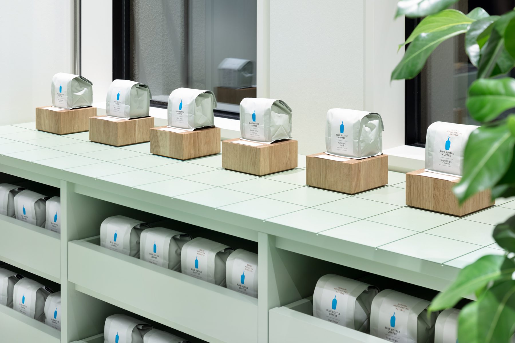 Blue Bottle Coffee Kyoto Kiyamachi Cafe | Schemata Architects / Jo Nagasaka-12