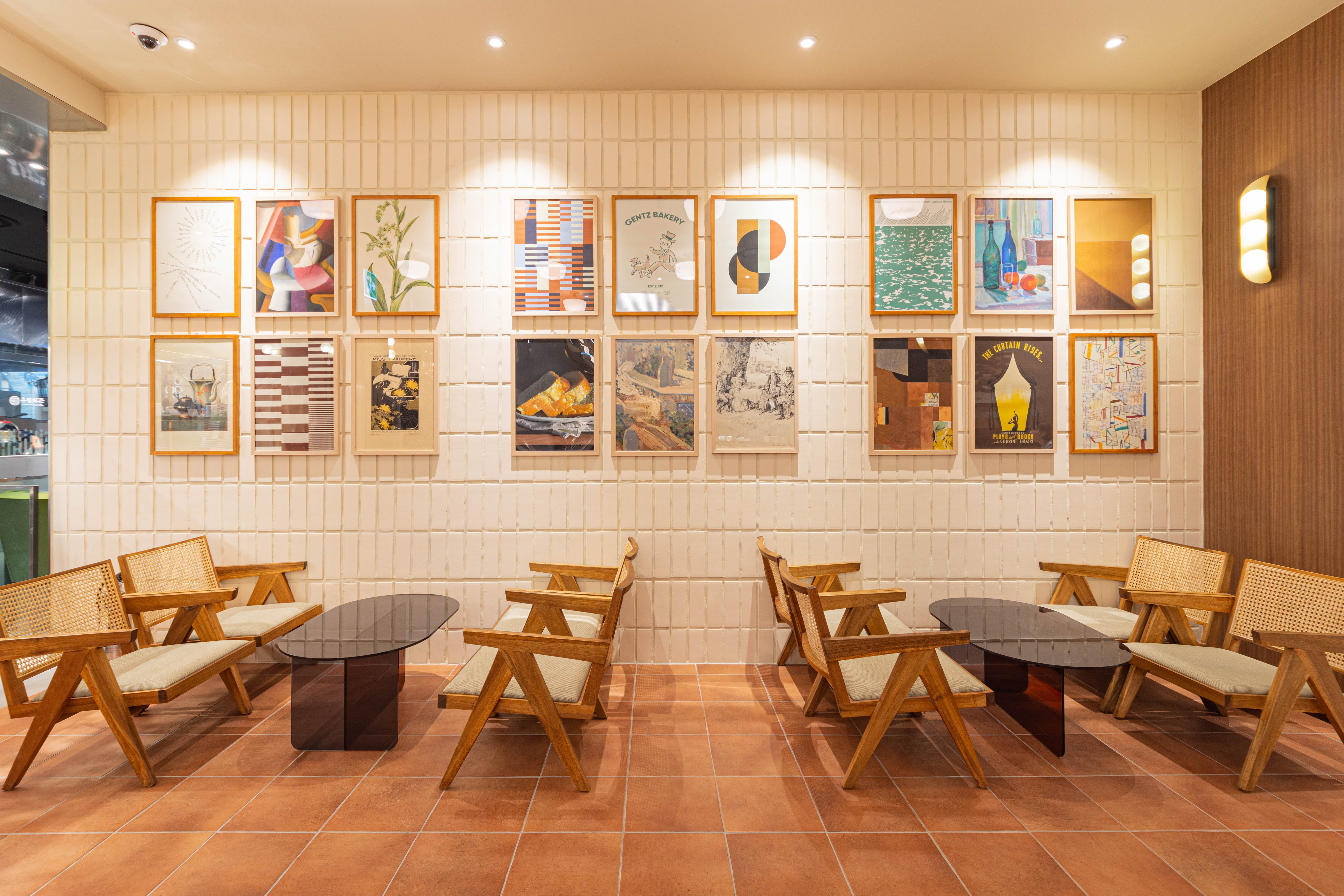 85 平米小空间，极简设计师的巧妙布局-10