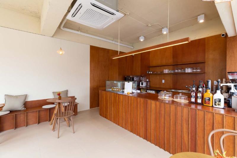 简约十平米咖啡厅，展现温馨原木风-6