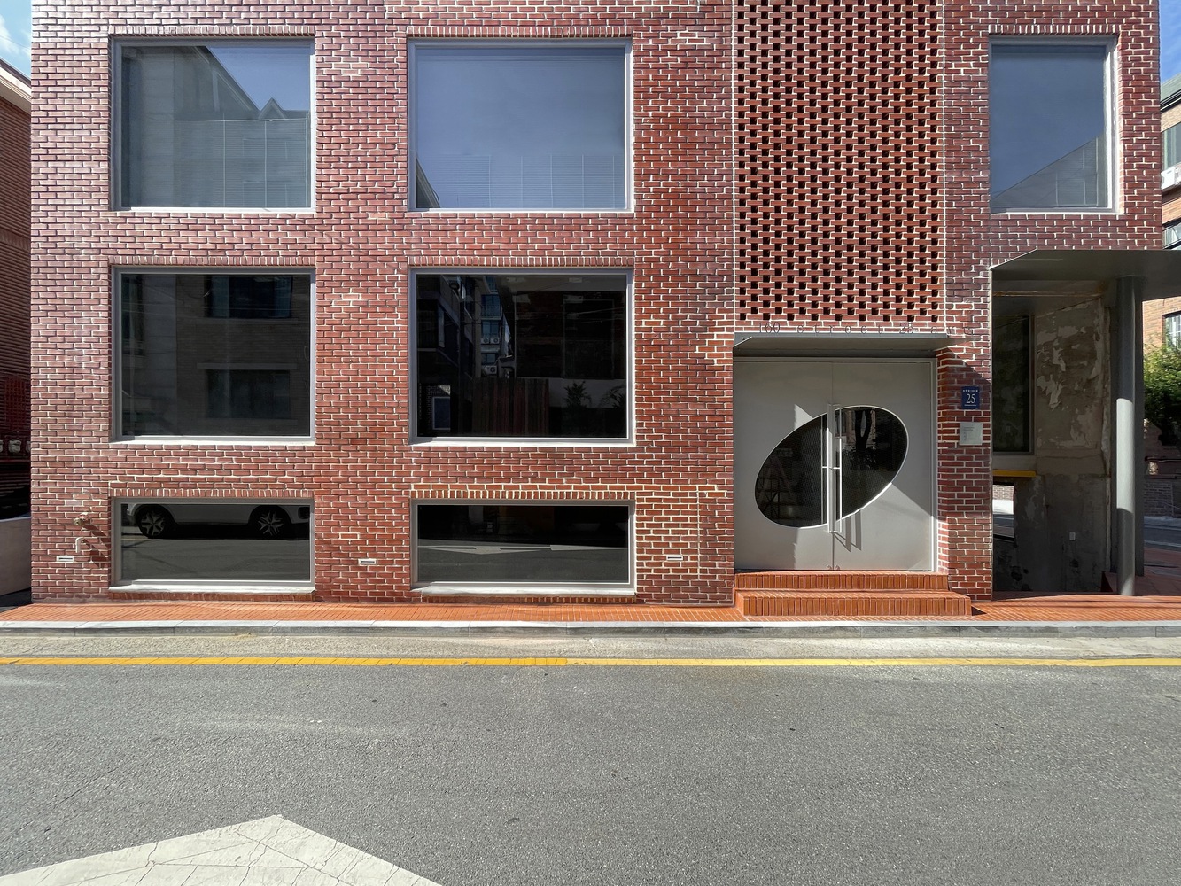 首尔 SINSA 大楼改造丨韩国首尔-0