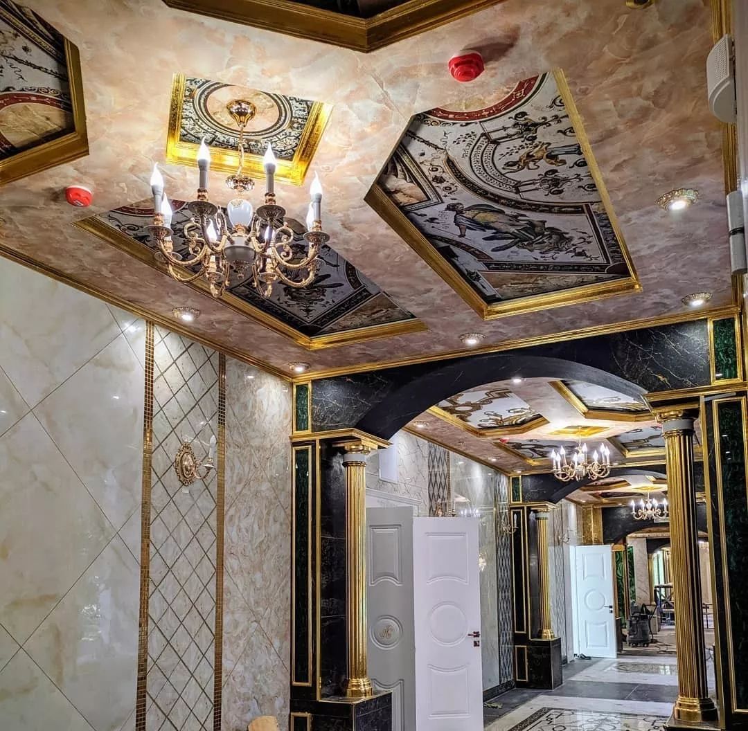 史上最壕小学！亿万土豪爆改母校，画风秒变皇宫！学生哭了，家长坐不住了......-33