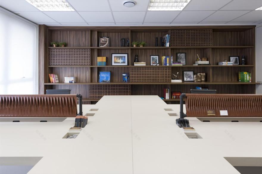 绿色工作大道 · MIS Arquitetura 的木质现代办公室设计-3