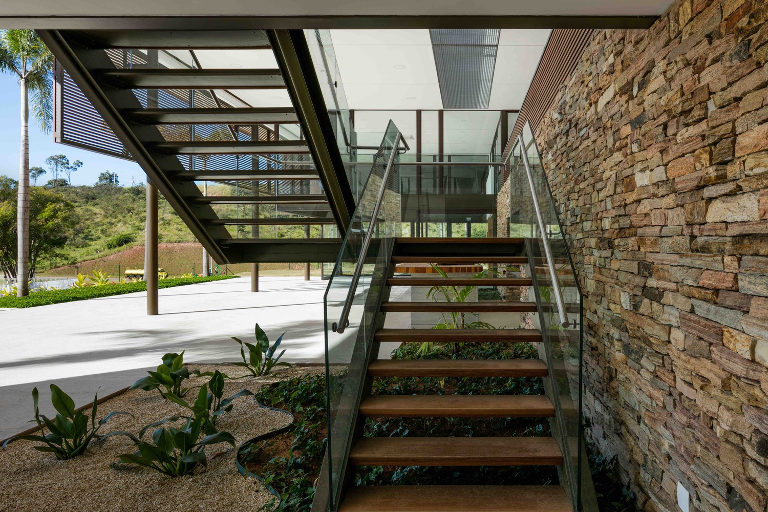 巴西自然景观中的社交俱乐部总部-68