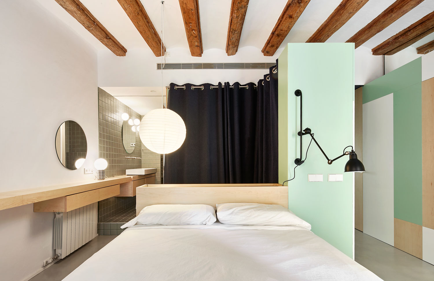 巴塞罗那工业风公寓，家具分隔空间打造开放式生活-19