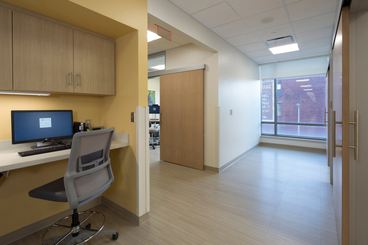 Gresham Smith 打造 University of Alabama Birmingham Hospital’s Whitaker Clinic 新形象-17