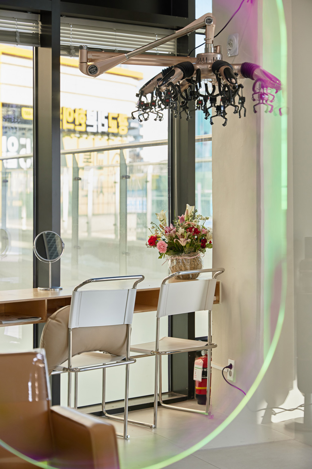 现代简约风格的 16 平米美容室内设计-11
