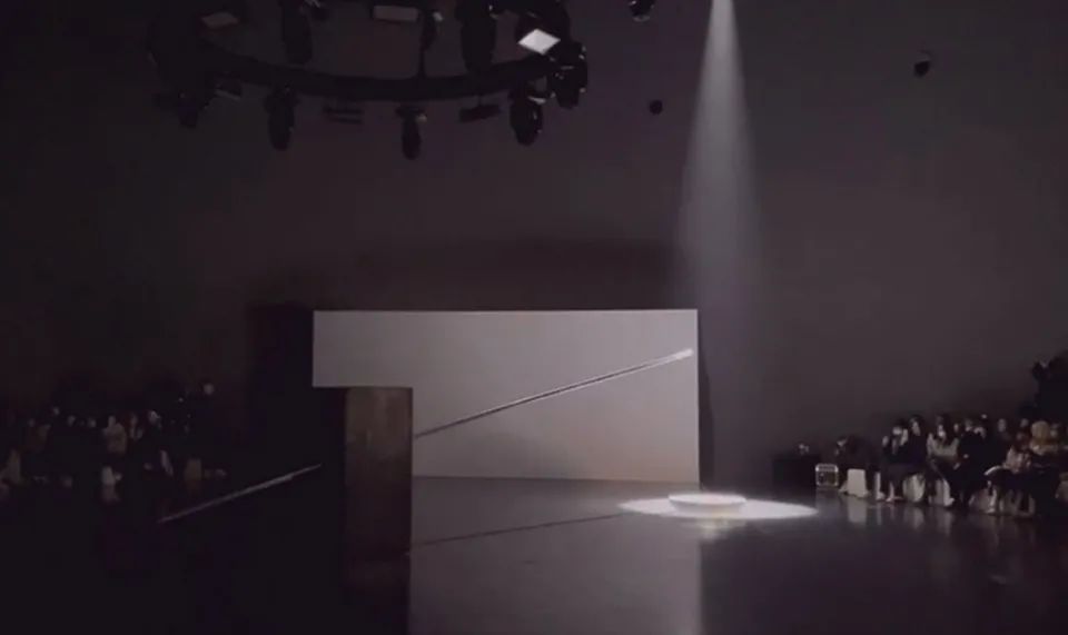 失衡针 · 建筑与时装的科技艺术碰撞丨中国上海丨好似飞行-38